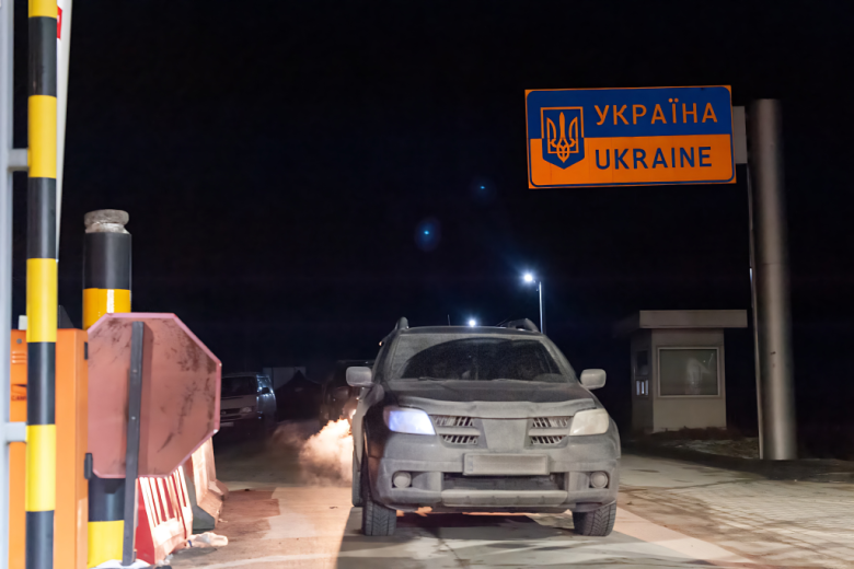 BiuroRPO's tweet photo. Obywatel Ukrainy został ukarany przez sąd grzywną za prowadzenie w lutym 2023 r. samochodu bez uprawnień - miał bowiem nieważne ukraińskie prawo jazdy.
Tymczasem, zgodnie z ustawą w związku z konfliktem zbrojnym na terenie Ukrainy, w okresie od 1 stycznia 2022 r. do 31 grudnia 2023 r. za ważne w Polsce uznaje się także ukraińskie prawa jazdy, których termin ważności już upłynął.
#RPO zaskarżył kasacją ten wyrok na korzyść ukaranego.
ℹ️ https://t.co/COXFxcIPgo