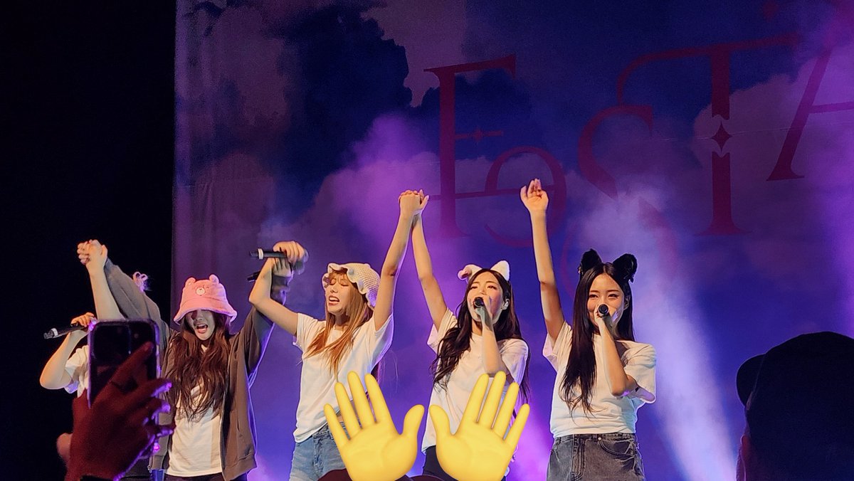 hourlycaoyu's tweet photo. had sm fun seeing purple kiss! @RBW_PURPLEKISS @LeoPresents 

#PURPLE_KISS_THE_FESTA_TOUR https://t.co/bx3nTe3vyy