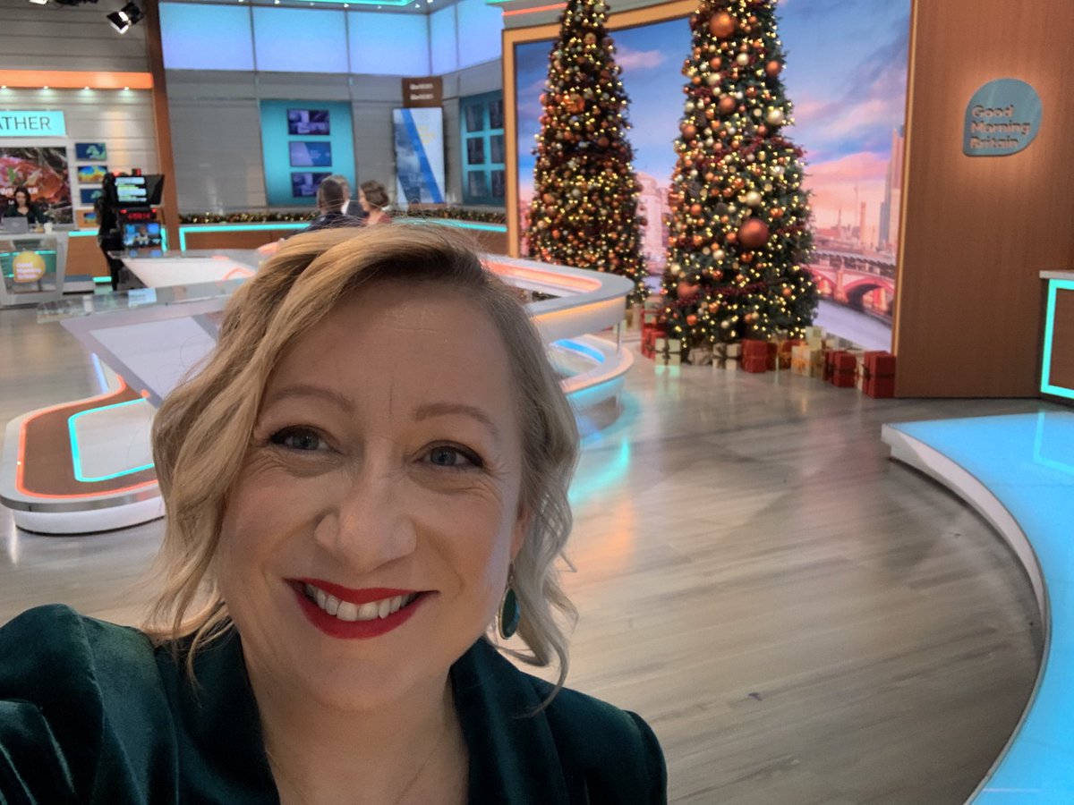 Loved the Christmas decorations 🎄🎄@GMB this morning; Christmas countdown has definitely begun! Always a pleasure to chat to @susannareid100 & @richardm56 with the ever-lovely @Kevin_Maguire