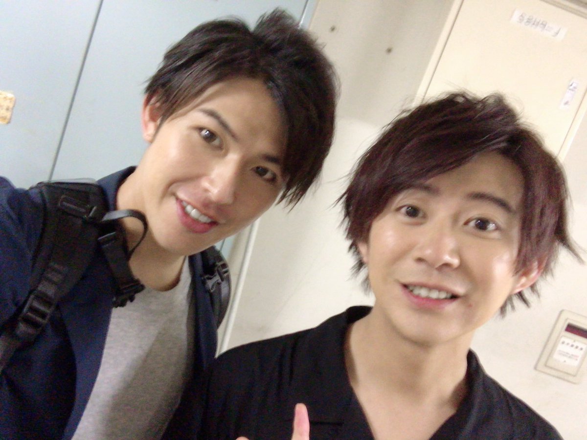 akiraGOTO14's tweet photo. 2年間お疲れ様。

俺が休んで家に引きこもっていた時、外に連れ出して遊びに誘ってくれていたのがショータでした。

努力家で歌がちょっと上手くて頑固でスベッてても認めなくて自分が大好きなショータの事がみんな大好きです。

参笑太じゃなくなるのは寂しいけどこれからもよろしくな。小木曽 https://t.co/HEtLeGr8IK