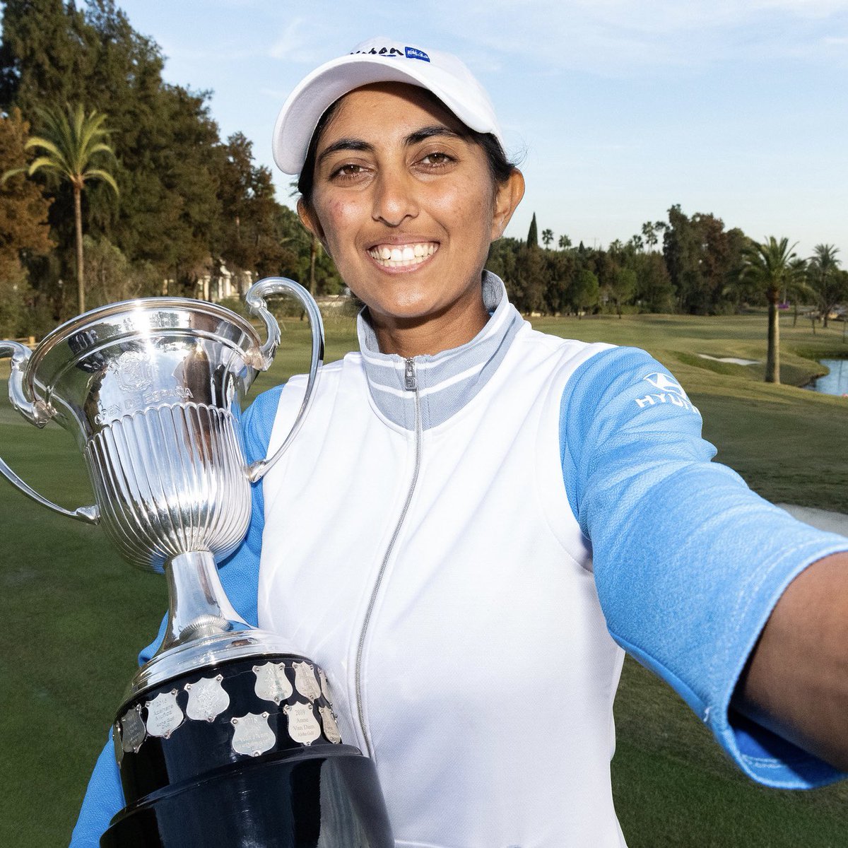 #LETWinnerSelfie with @TitleistEurope golf ball loyalist Aditi Ashok who won the #OpenDeEspaña with her Titleist Pro V1x 🏆🤳 #RaiseOurGame | #1ballingolf