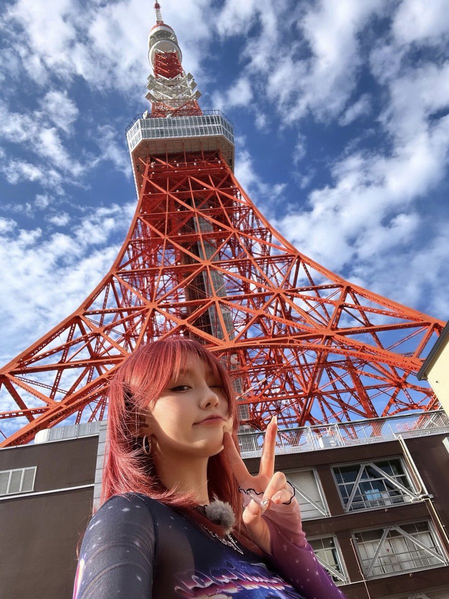 official_kep1er's tweet photo. TOKYO TOWER🗼

#김채현 #CHAEHYUN 
#Kep1er #케플러 https://t.co/iI907PRQjs