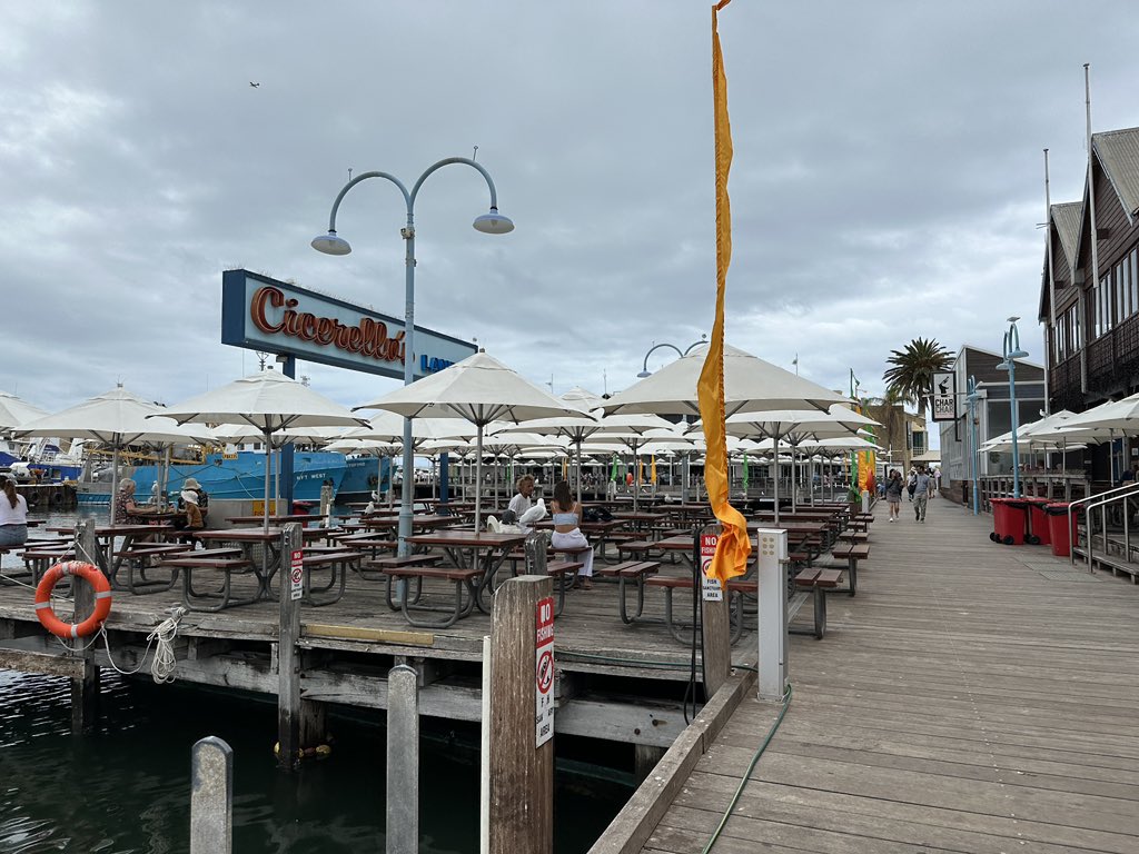 今日のオーストラリア 🇦🇺パースでのランチは、フリーマントルのフィッシングポートハーバーで「フィッシュ&チップス」。州内で1番美味しいと書いてありますが、1番かは別にして美味しかったです。19.75 オーストラリアドル（約2000円）でした。