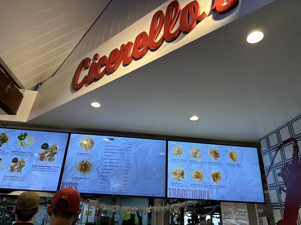 今日のオーストラリア 🇦🇺パースでのランチは、フリーマントルのフィッシングポートハーバーで「フィッシュ&チップス」。州内で1番美味しいと書いてありますが、1番かは別にして美味しかったです。19.75 オーストラリアドル（約2000円）でした。