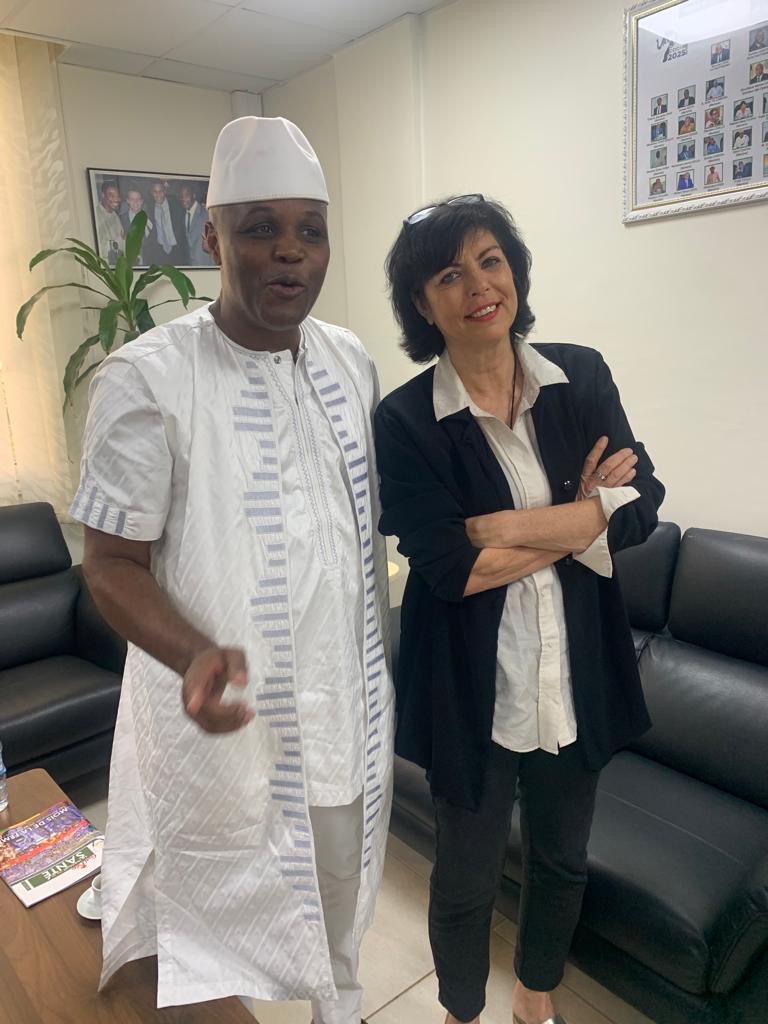 A l’occasion d’une mission de formation des conseillers du Conseil national de transition (Parlement transitoire) en Guinée, j’ai eu le grand plaisir de revoir mon ancien collègue Béa Diallo devenu Ministre des Sports et de la Jeunesse et de discuter avec lui de tous ses projet.