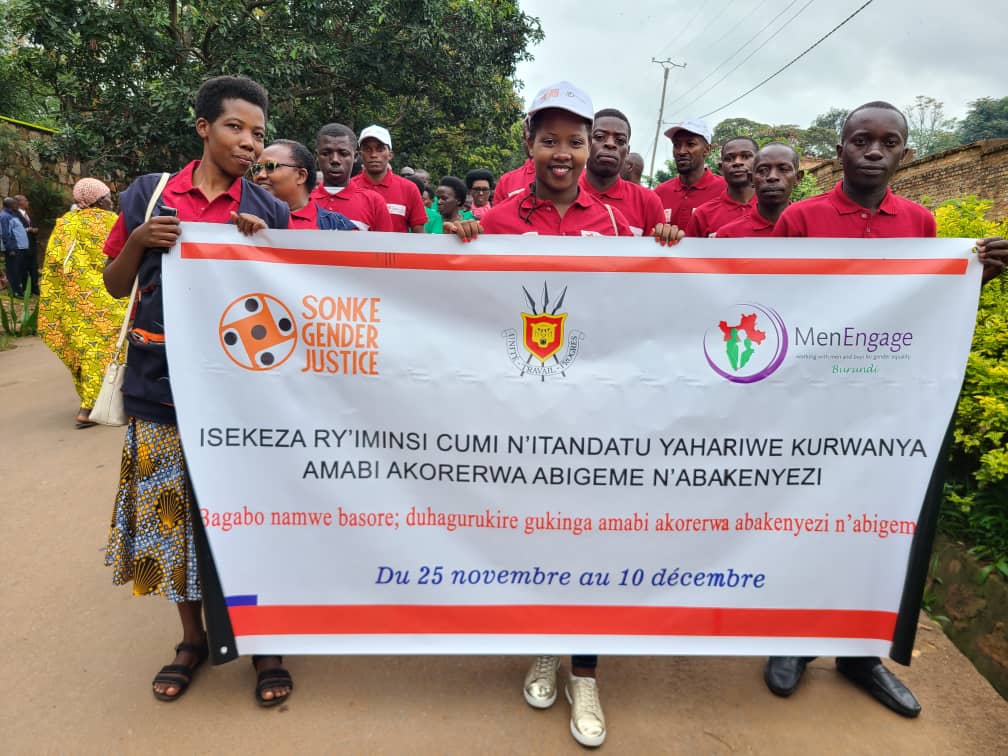BMenengage's tweet photo. A #Kirundo province l'Equipe de @BMenengage conduit par @eomanirakoze et @NIYONGABOAugust participe au lancement des 16jours d'Activisme contre les Violences faites aux femmes été filles @EjohezaNews https://t.co/akolCktFrc