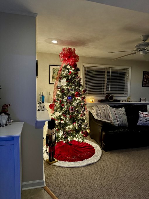 Christmas time 🎄 https://t.co/bM7FfxnWI9<a href="/tag/giveaway"class="tags"><span>#giveaway</span></a><a href="/tag/subathon"class="tags"><span>#subathon</span></a><a href="/tag/nylo44"class="tags"><span>#nylo44</span></a>