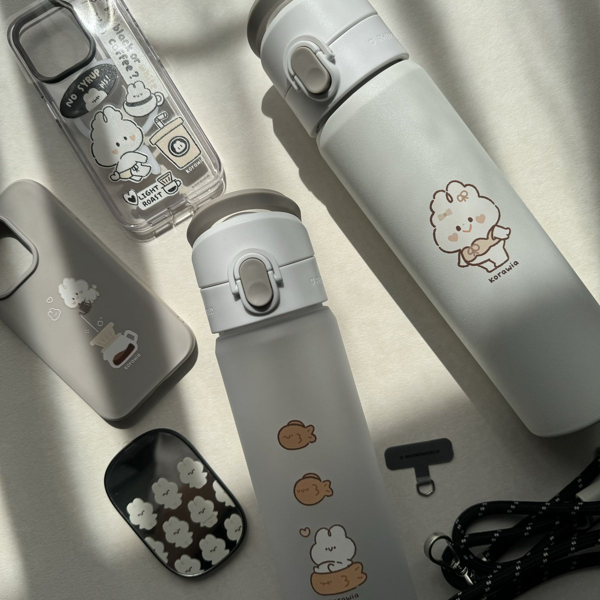 Update new kits 🤍🖤 เมื่อวานนี้หิ้วน้องตุ่ยไปเที่ยวด้วย น้องก็เหล่ท่ออยู่นา