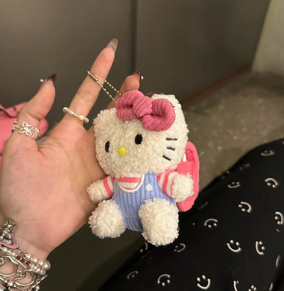 lovesickdoe's tweet photo. hello kitty airpods case https://t.co/QrxcIvE3J8