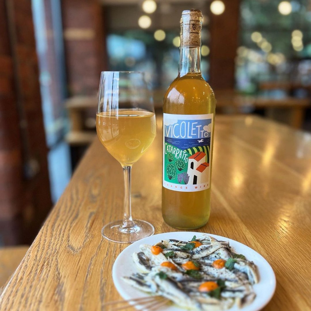 Oh hello to the perfect pair... anchovies and orange wine... don't mind if we do! 🐟🍷 We are obsessed with this wine from  and pretty much everything at . SO lucky to have this on our doorstep at SOYO!

#SOYO #WhereCultureLives #LiveWorkPlay #Leeds