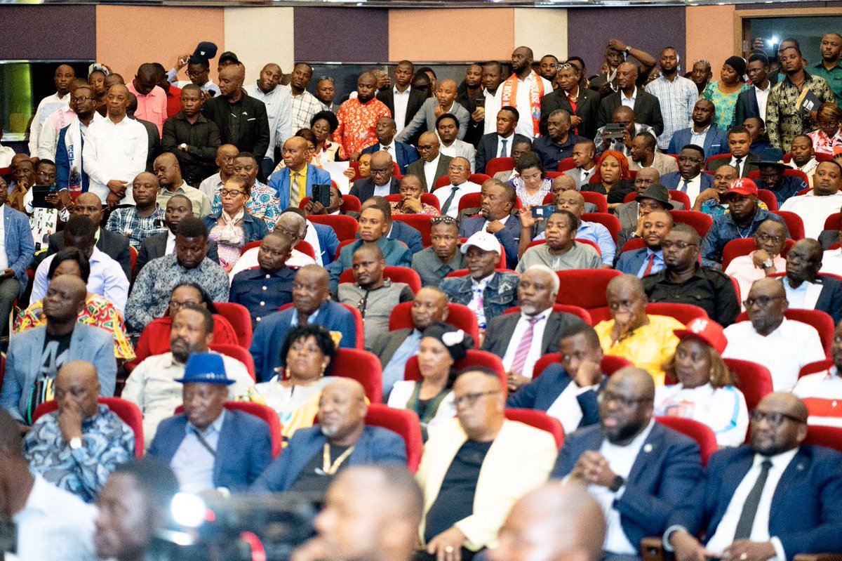 #Urgent : Pour l'écrasante et sans appel victoire du candidat numéro 20, Fatshi Béton, le Professeur Modeste Bahati Lukwebo, membre du présidium mobilise l'Est. Il a réuni avec vital kamerhe le weekend toute la crème de la partie orientale de la #RDC <a href="/Presidence_RDC/">Présidence RDC 🇨🇩</a>