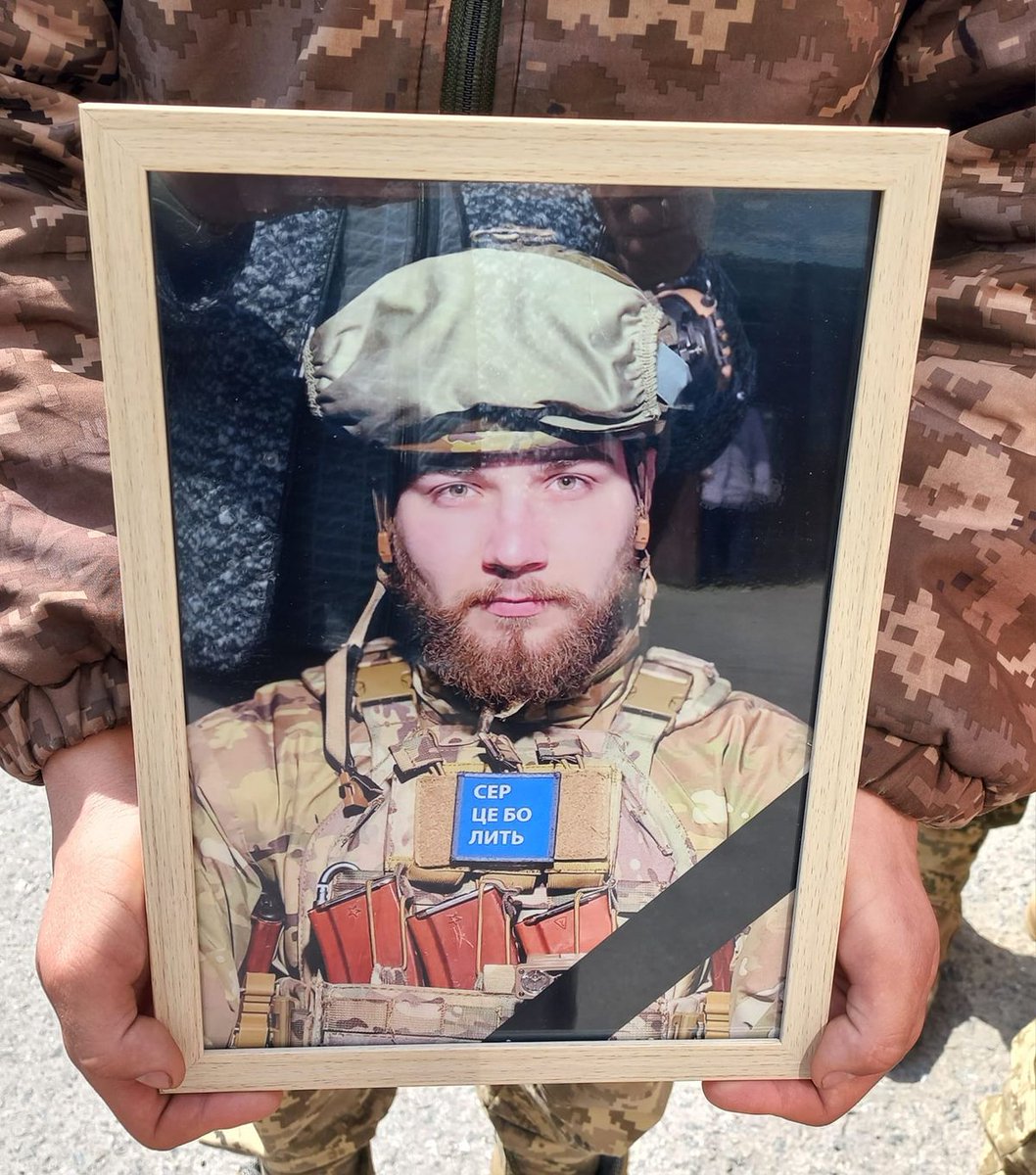 EuromaidanPress's tweet image. For love of country they accepted death &amp;amp; thus resolved all doubts &amp;amp; made immortal their patriotism &amp;amp; their virtue
We honour the men &amp;amp;women who laid down their lives for Ukraine.   

RIP - Bohdan Halachansky (22), Volodymyr Yatsenko, Yaroslav Savchenko (22), Hryhoriy Kordon (45)