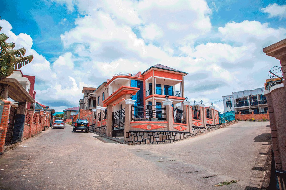 Arobaazee's tweet photo. 🚨@tesdealer Kigali Best house for sale at Kibagabaga 🚨 

- 💵 Price: 230,000,000RWF/sale 
- 🛌 Bedrooms: 5
- 🛀 Bathrooms: 5
- 🅿️Big parking
- 🚰Kitchen

USE THIS LINK👉 https://t.co/vUeOBlMGiK  for more details 

Contact number 🤵: 0788500545
#realestate #house #sale https://t.co/7URfMdDI6l
