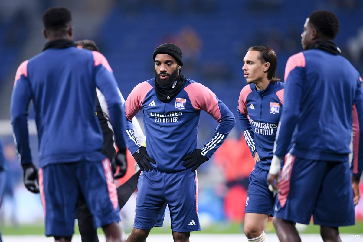 RBairner's tweet photo. Lyon want Alexandre Lacazette and Corentin Tolisso to leave in January, according to Le Progres.

OL are unhappy with the lack of return they are getting from comparatively big wages.

Lacazette was taken off at half-time in Sunday's 2-0 defeat to Lille. https://t.co/89xu9k2b7u