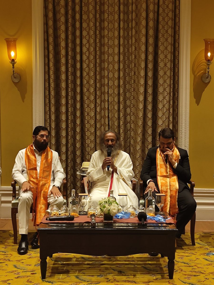 Gurudev's tweet photo. With a goal to solve the water crisis in Maharashtra & help farmers become debt-free and self-reliant, the @ArtofLiving signed MOUs with the Govt. of Maharashtra to implement natural farming practices on 13 lakh hectares of farmland & to launch the ‘Jal Yukta Shivir 2.0’ in 24 districts of the state. @mieknathshinde @Dev_Fadnavis