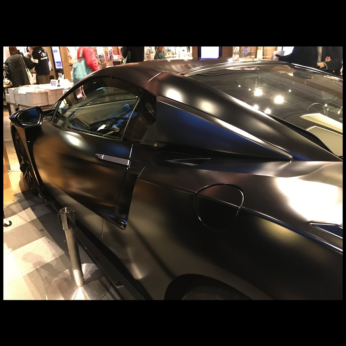 shinyalav's tweet photo. HONDA NSX
カスタマイズブランドの
ARTA MECHANICSさんが手掛けたNSXの
カスタム版!
代官山蔦屋書店さんにて展示されてました!
ちなみにこの書店、迷宮感があってワクワク。
一日中いられるね!
#Artamechanics
#nsx
#Honda
#蔦屋書店 https://t.co/RQAIH956mh