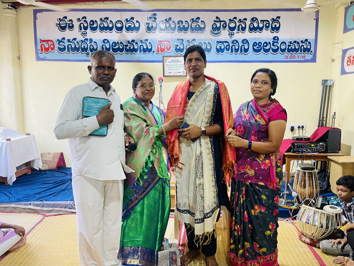 samasunderredd1's tweet photo. #Issadan #38Division #ExCorporator #samaswapnasunderreddygaru Campaigning for yakutpura constituency Brs party MLA candidate Sama sunder reddy garu at Siyonu church, singareni colony main road along with Colony association members… @BRSparty  @KTRBRS @sama_swapna https://t.co/ipTMvpVQSL