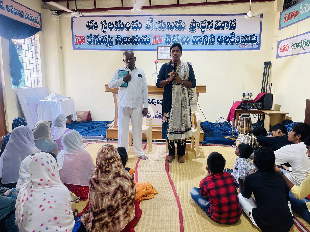 samasunderredd1's tweet photo. #Issadan #38Division #ExCorporator #samaswapnasunderreddygaru Campaigning for yakutpura constituency Brs party MLA candidate Sama sunder reddy garu at Siyonu church, singareni colony main road along with Colony association members… @BRSparty  @KTRBRS @sama_swapna https://t.co/ipTMvpVQSL