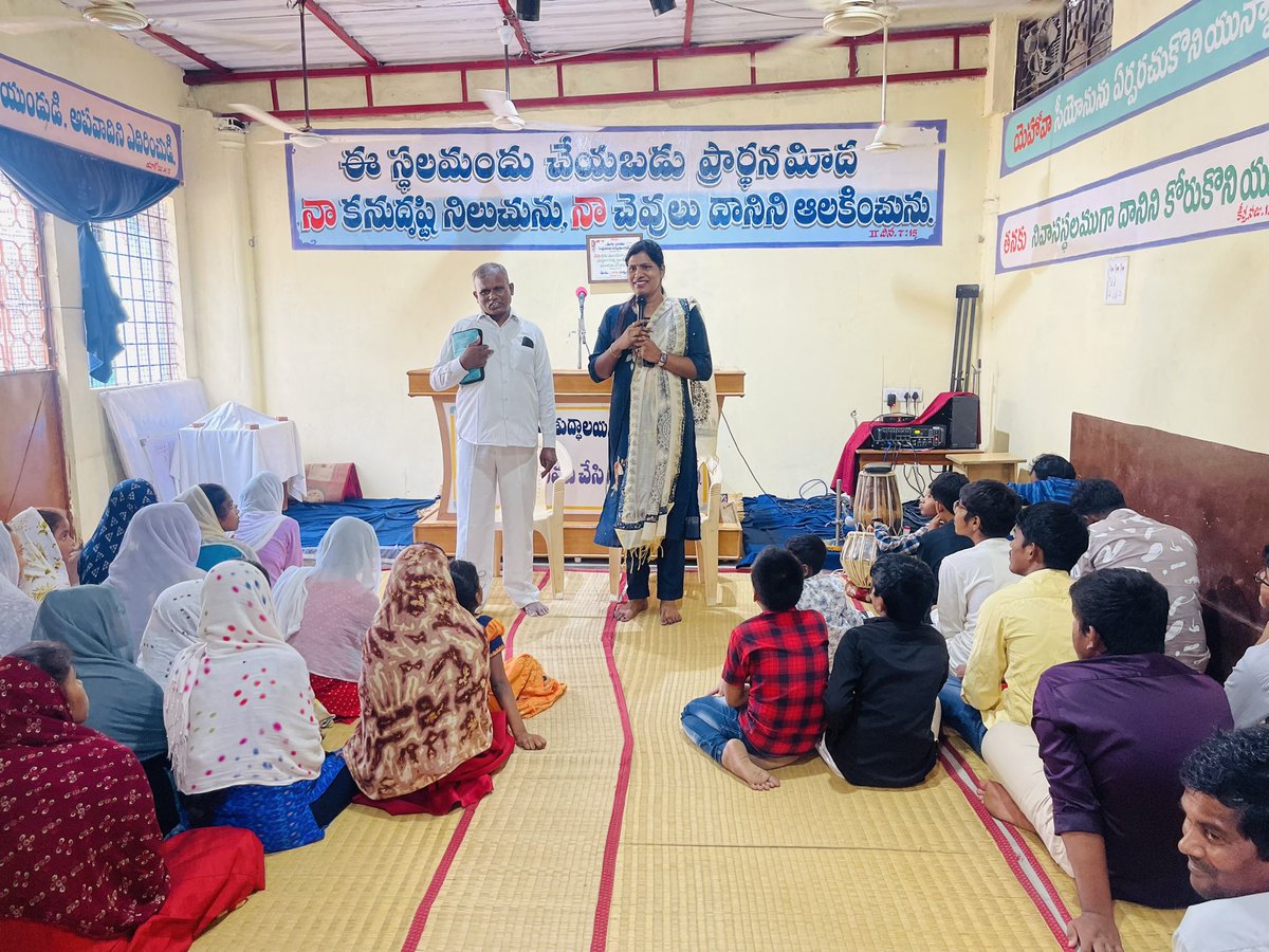 samasunderredd1's tweet photo. #Issadan #38Division #ExCorporator #samaswapnasunderreddygaru Campaigning for yakutpura constituency Brs party MLA candidate Sama sunder reddy garu at Siyonu church, singareni colony main road along with Colony association members… @BRSparty  @KTRBRS @sama_swapna https://t.co/ipTMvpVQSL