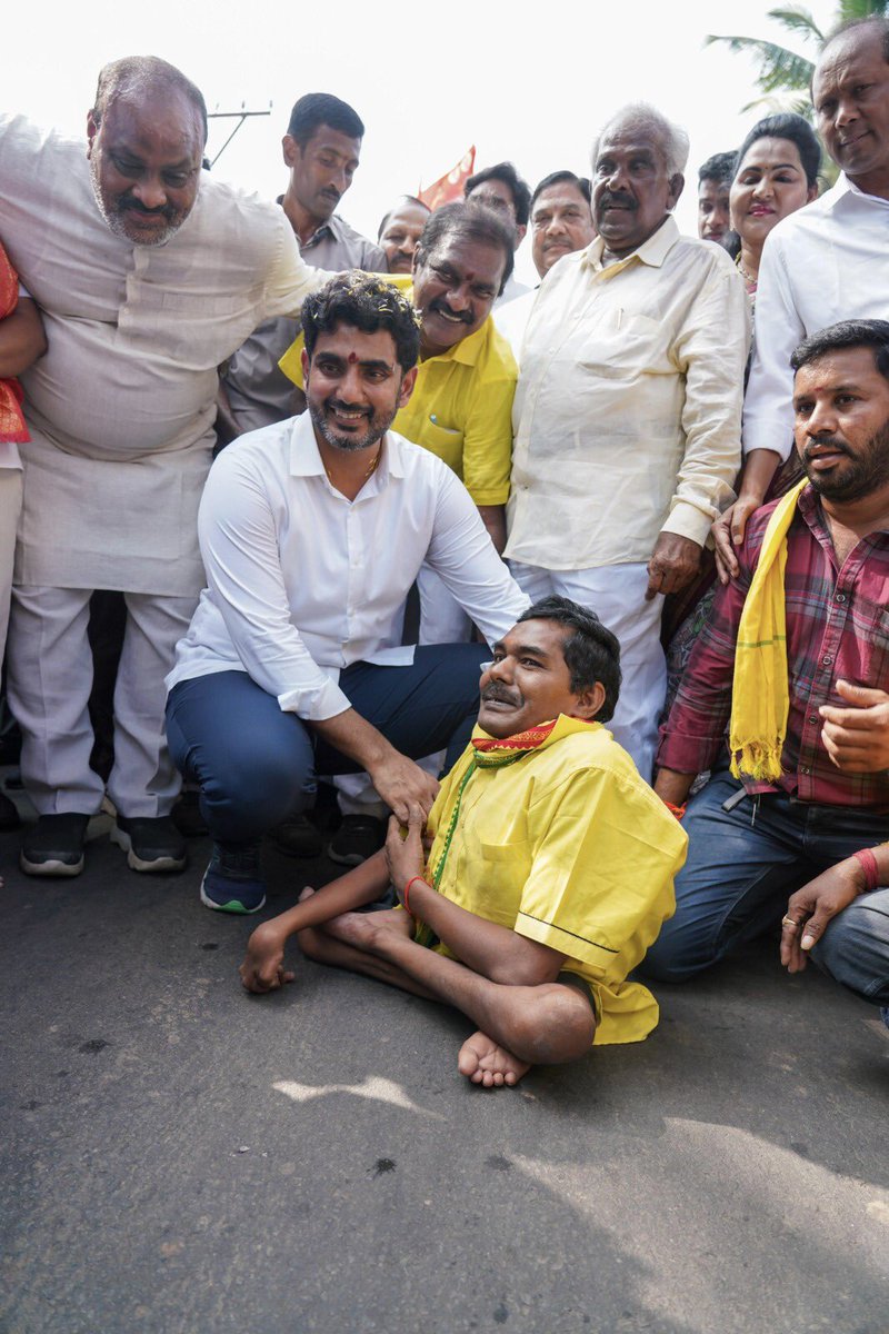 RVR_TDP's tweet photo. వెల్ కమ్ బ్యాక్ "యువగళం 2.0"
#YuvaGalam #YuvaGalamLoading #CBNAGAIN
#BhavishyathukuGuarantee #APVsJagan #bringraavibacktoputgudivadaontrack #TDPJSPTogether #tdpjspgudivada #AlwaysWithRaavi #RaaviForGudivada https://t.co/bWu8yYGKOv