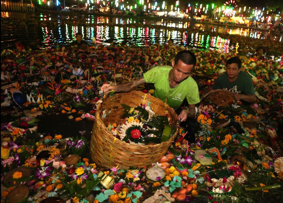 สุขสันต์วันลอยกระทง 2566 ปีนี้ผมจะไม่ลอยกระทงในแม่น้ำ แค่ไหว้พระแม่คงคาครับ Happy Loy Krathong 2023 This year I'll pay my respects to the river spirits and Mae Khongkha by not launching a krathong.