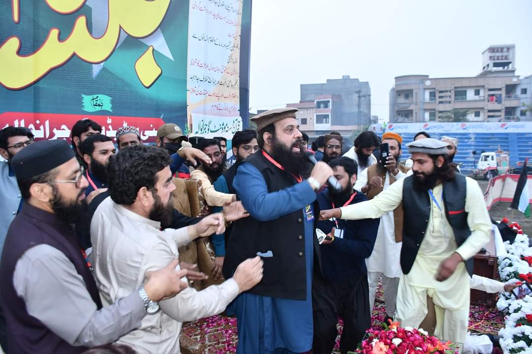 QSMPakistan_'s tweet photo. گوجرانوالہ: قائد ملت اسلامیہ علامہ حافظ ابتسام الہی ظہیر ( چیئرمین قرآن و سنہ موومنٹ پاکستان ) منی سٹیڈیم میں قرآن و سنہ موومنٹ گوجرانوالہ کے زیر اہتمام جلسہ عام بسلسلہ نفاذ اسلام و استحکام پاکستان، سے خطاب
#26November2023 #QSMGujranwala #JalsaMiniStadium #QuranoSunnahMovement https://t.co/Kl0A6VovnJ