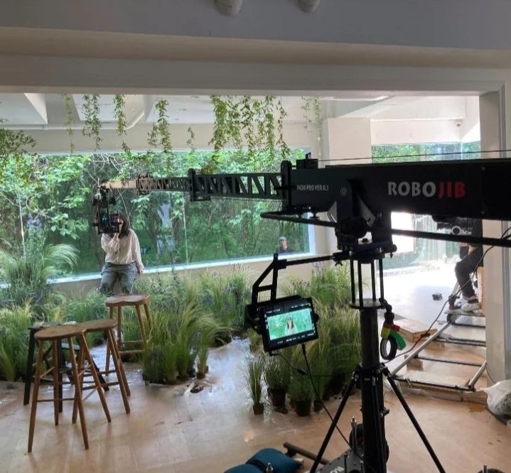 ailing60540091's tweet photo. Behind the Scenes |🎥🎬
BTS Jimin(지민) - 'Letter(Dear. ARMY)' Live Clip
#robojib_MBJ  #cameracrane #technocrane #jimmyjib #grip #cameraoperator #cameraman #freeflymovipro #djironin2 #alexamini #cinemacamera #BTS #jimin #jiminletter #liveclip https://t.co/GJenbTx2V3
