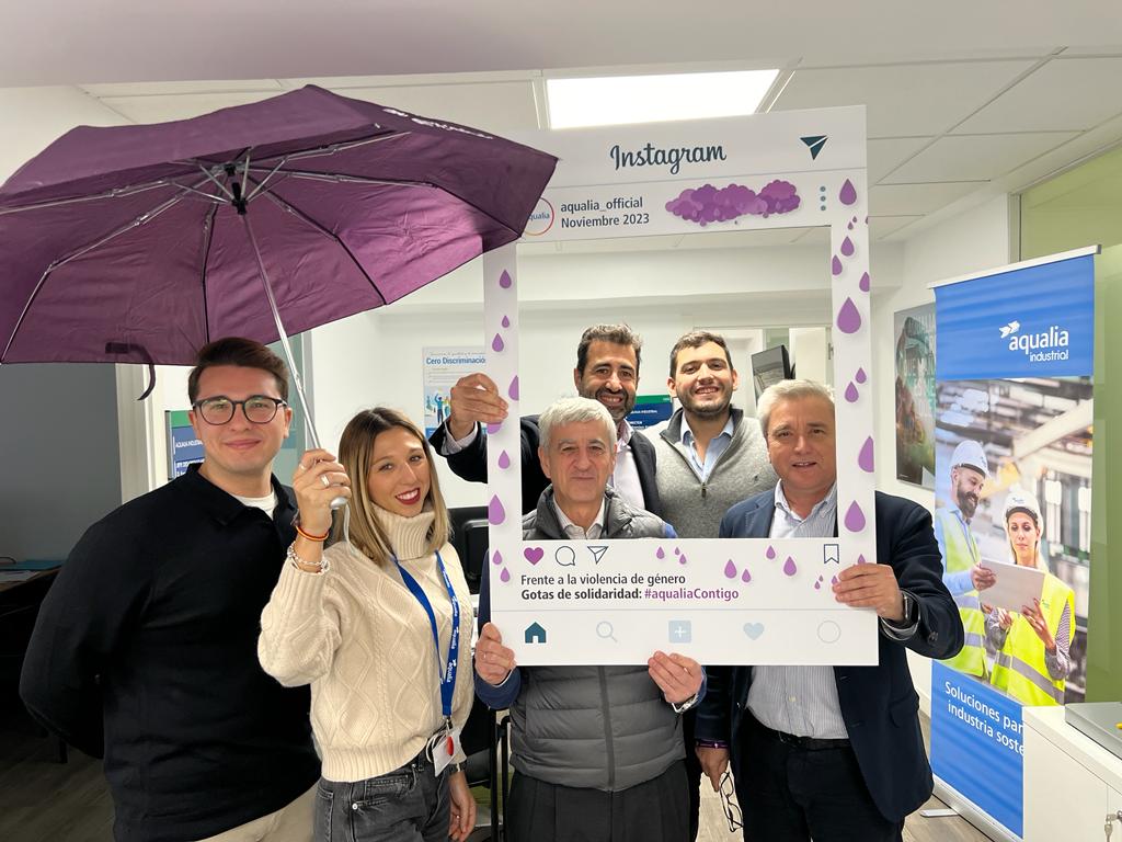 aqualia's tweet photo. @fund_adecco La participación en la última campaña de #Aqualia contra la #ViolenciaDeGenero ha sido todo un éxito👏. Más de 300.000 #GotasdeSolidaridad registradas en la web https://t.co/a8eTKkqvjY. GRACIAS💜 https://t.co/T2Dgszpe5v