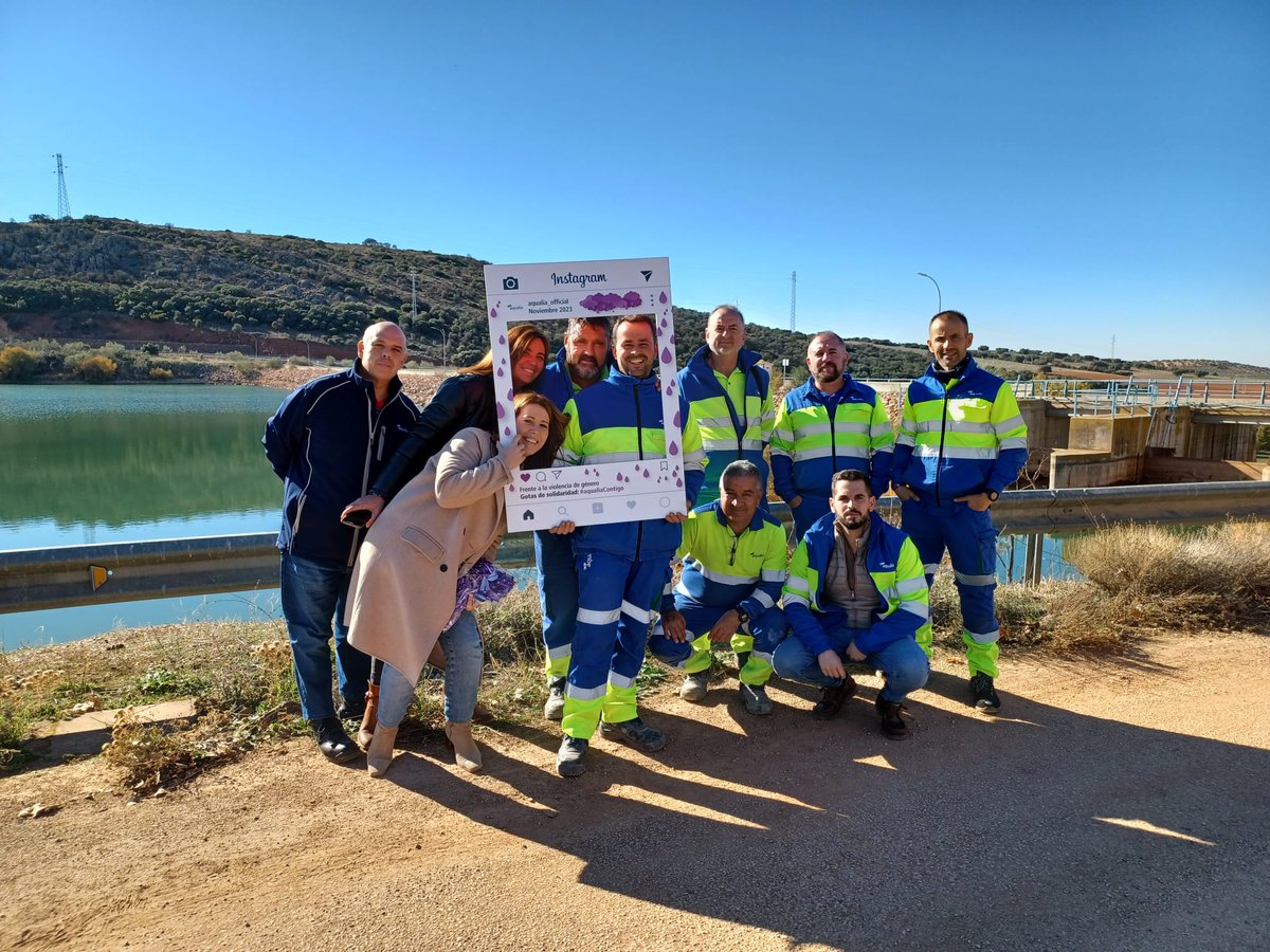 aqualia's tweet photo. Nos siguen llegando fotos y más fotos🤳de todos los compañeros que han querido sumar sus #GotasdeSolidaridad💧en la última campaña de #Aqualia contra la #ViolenciadeGénero en la página web https://t.co/RyrtALup6j. 👏GRACIAS a todos por vuestra participación https://t.co/LVTSXQWZkL