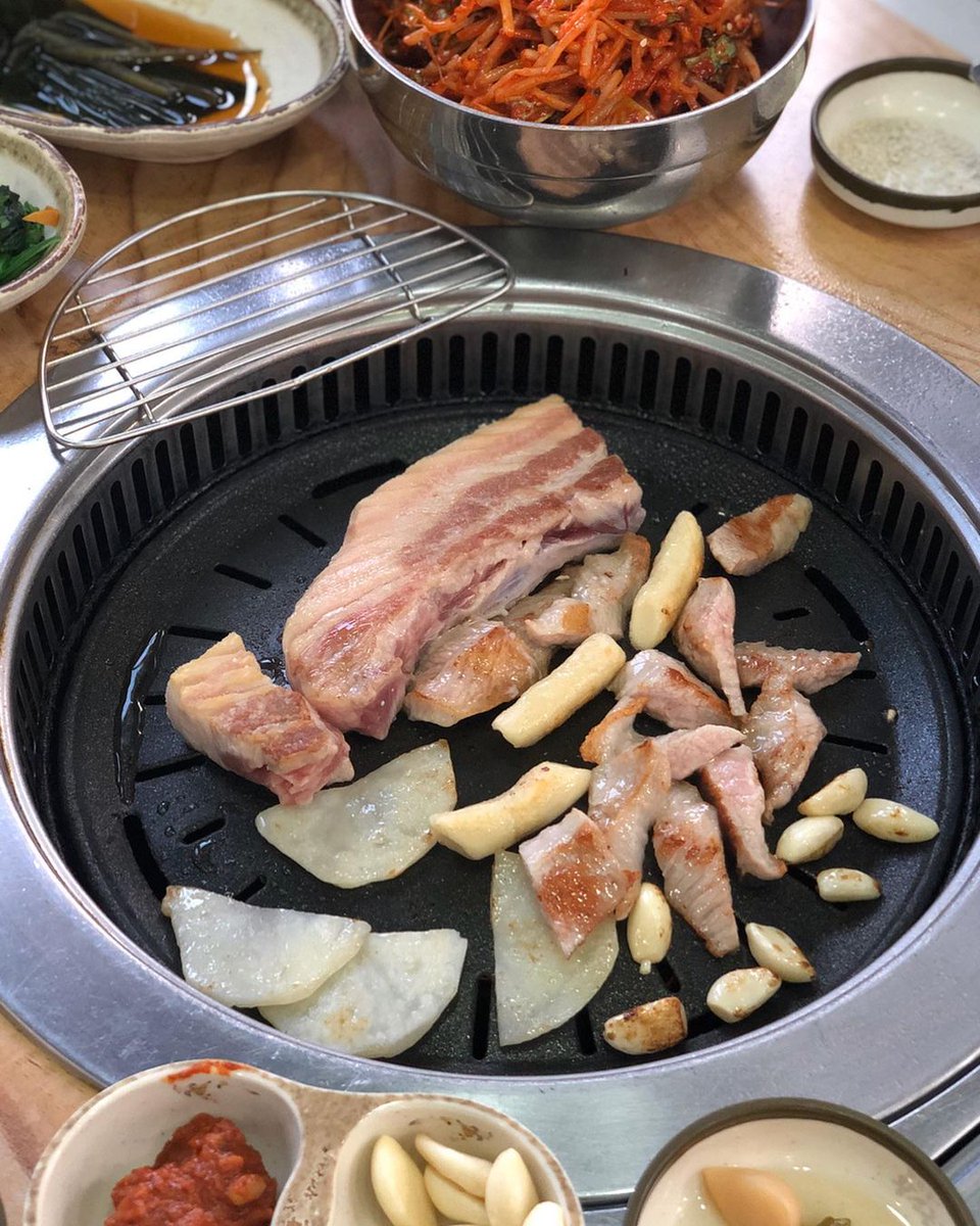 AnjoRobrigado's tweet photo. 주변에서 맛있다고 하니까 혜진 씨도 먹고 싶어요😭

#Daily #일상 #대구 #수성구 #범어동 #맛집 #대구맛집 #수성구맛집 #범어동맛집 #맛찬들 #삼겹살 #된장찌개 #Food #먹스타그램 https://t.co/S3TvT9qByt