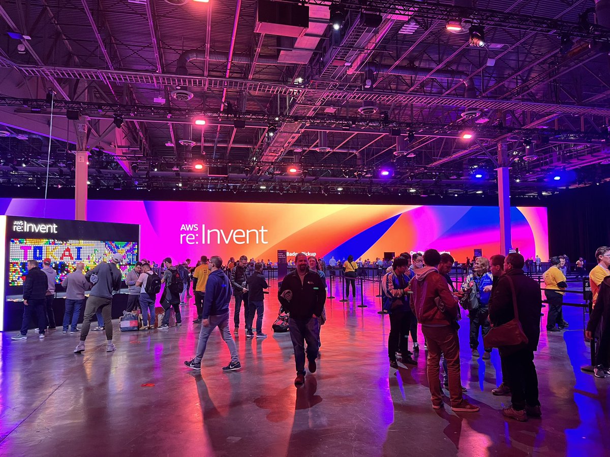 yskLIV's tweet photo. ラスベガス！
初海外がre:Invent！ https://t.co/pkQmNboSPs