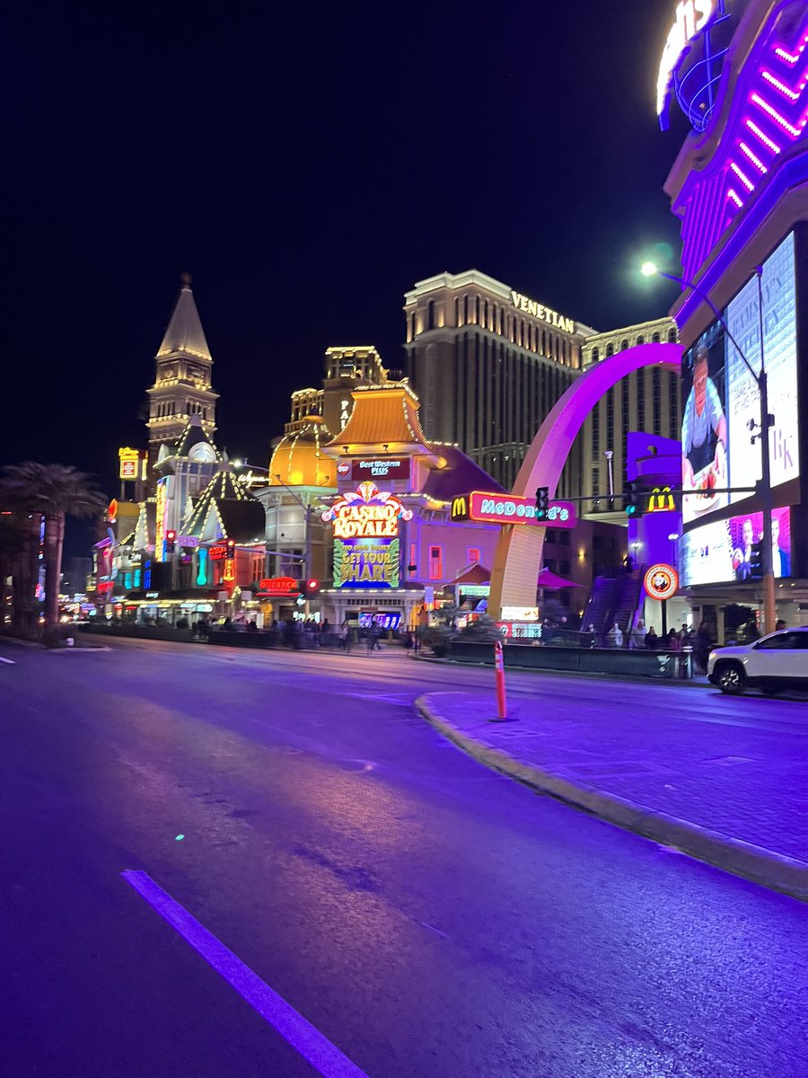 yskLIV's tweet photo. ラスベガス！
初海外がre:Invent！ https://t.co/pkQmNboSPs