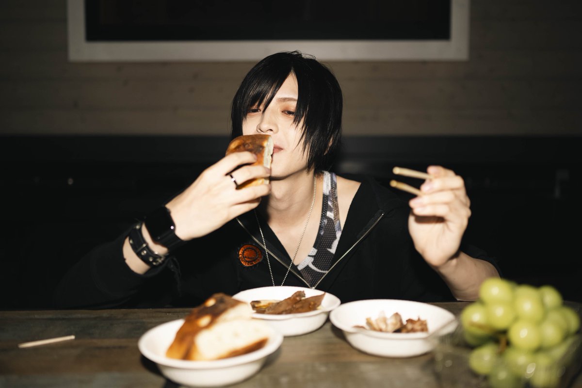 reishi_eguma's tweet photo. 作品を投稿しました。

https://t.co/Ps1jvh3cGn

BBQの時、パンを焼いてしかもこんなに美味しそうに食べる人初めて見ました。(絶叫してました)
半信半疑で頂いたらバチクソ美味しかったです笑(疑ってすみません‼︎) https://t.co/ASDLN4EvYP