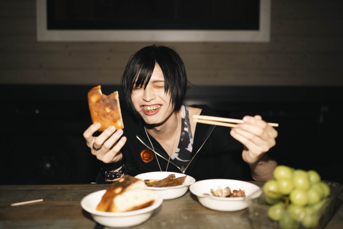 reishi_eguma's tweet photo. 作品を投稿しました。

https://t.co/Ps1jvh3cGn

BBQの時、パンを焼いてしかもこんなに美味しそうに食べる人初めて見ました。(絶叫してました)
半信半疑で頂いたらバチクソ美味しかったです笑(疑ってすみません‼︎) https://t.co/ASDLN4EvYP