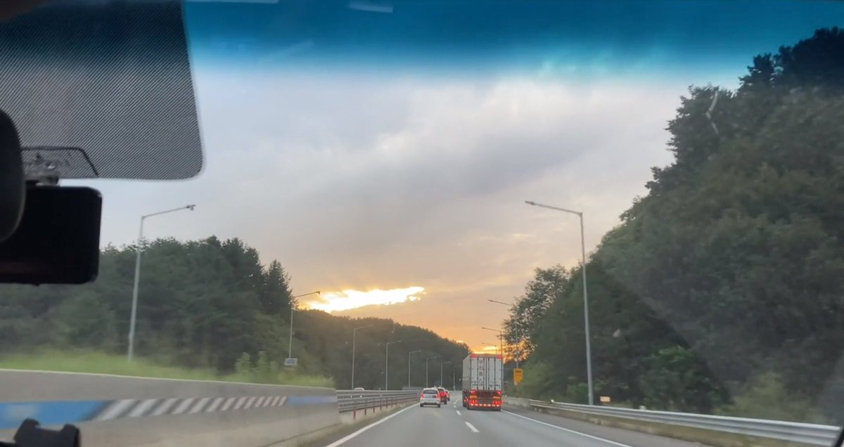 ✨#매거진삼삼오오 장르불문! 대구독립영화✨

<오오극장 관객프로그래머 영화제: 지금의 독립영화라는 것> 김나영 감독의 강연!

김나영 감독이 진솔하게 써내려간 영화와 영화감독에 대한 개인적인 고민, 욕망에 대한 이야기,
『일과 영화』 내용을 공유합니다!👩‍💻🎬

✅ 55cinema.tistory.com