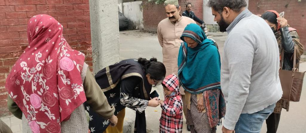 SamreenWajiha's tweet photo. I still remember the day, when my father took me for my polio drops. Been more than 30 years, still fighting this disease. May Allah clear this disease of our lands and give health to our future generations #polio #WHO https://t.co/REItCGSWgn