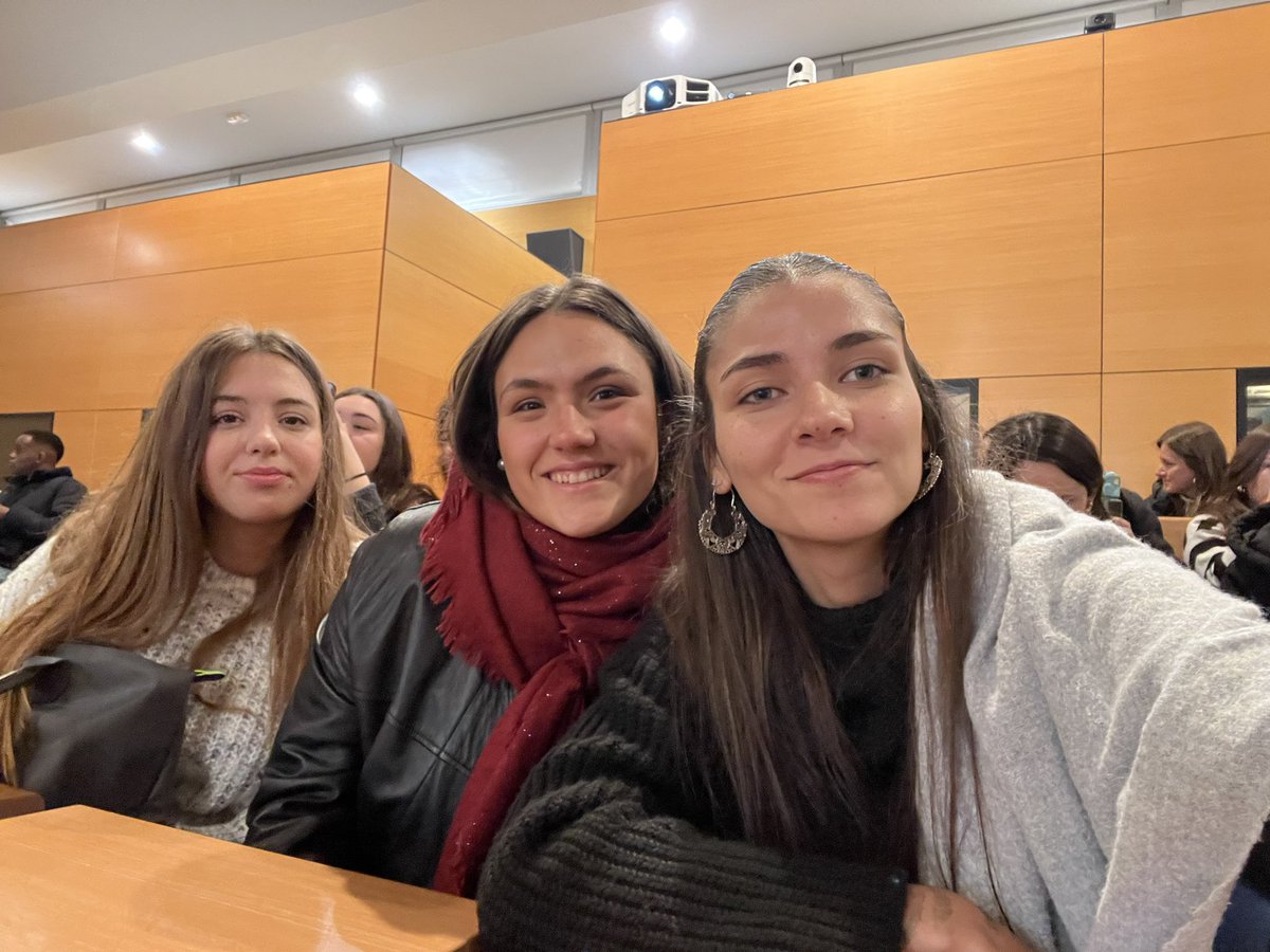 Fem_alde's tweet photo. Bagaude prest!
Gogo handia dugu @Gureikertaldea -ko kideei entzuteko eta inguratzen gaituen kazetaritza eta eduki digitalaren aurrerapenei buruz dakiten guztia kontatzeko! @Ciberpebi @Gureikertaldea #Ciberpebi2023 #Gureikertaldea https://t.co/yOA6SACIOL