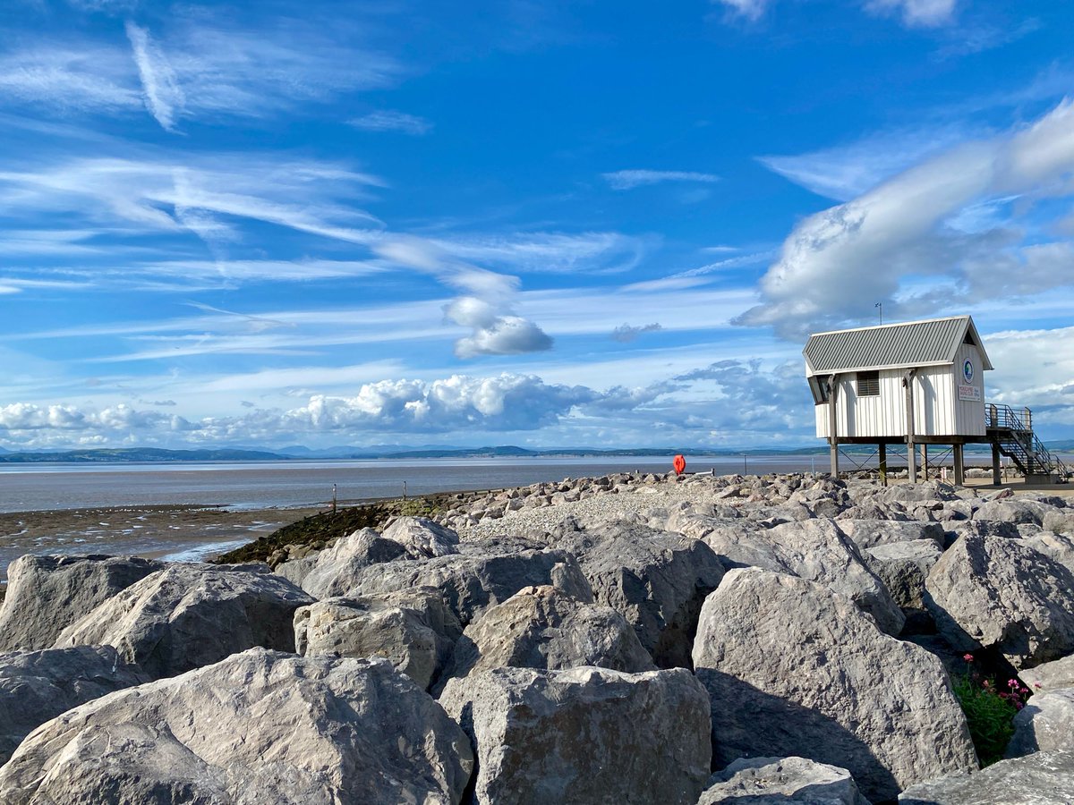 p2tog's tweet photo. Wishing all my fellow Lancastrians a very happy #LancashireDay. 🌹 @MorecambeProm @moreMorecambe @VisitMorecambe @VisitLancashire @MarketingLancs @LancashireDay https://t.co/byg6v3Rfdy