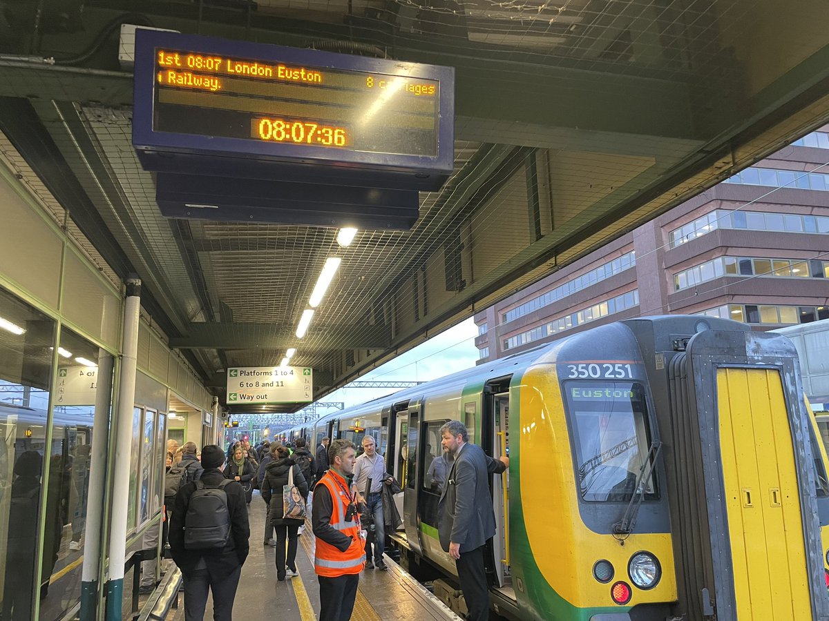 nnbr55's tweet photo. @LNRailway your incompetence gets worse - you couldn’t be bothered to update the systems today for the 0807 WFJ-EUS! Showing as 8 car arrives as 4 and in the timetable should be 12!!! @dean4watford please note. https://t.co/lFUbYzWD7K