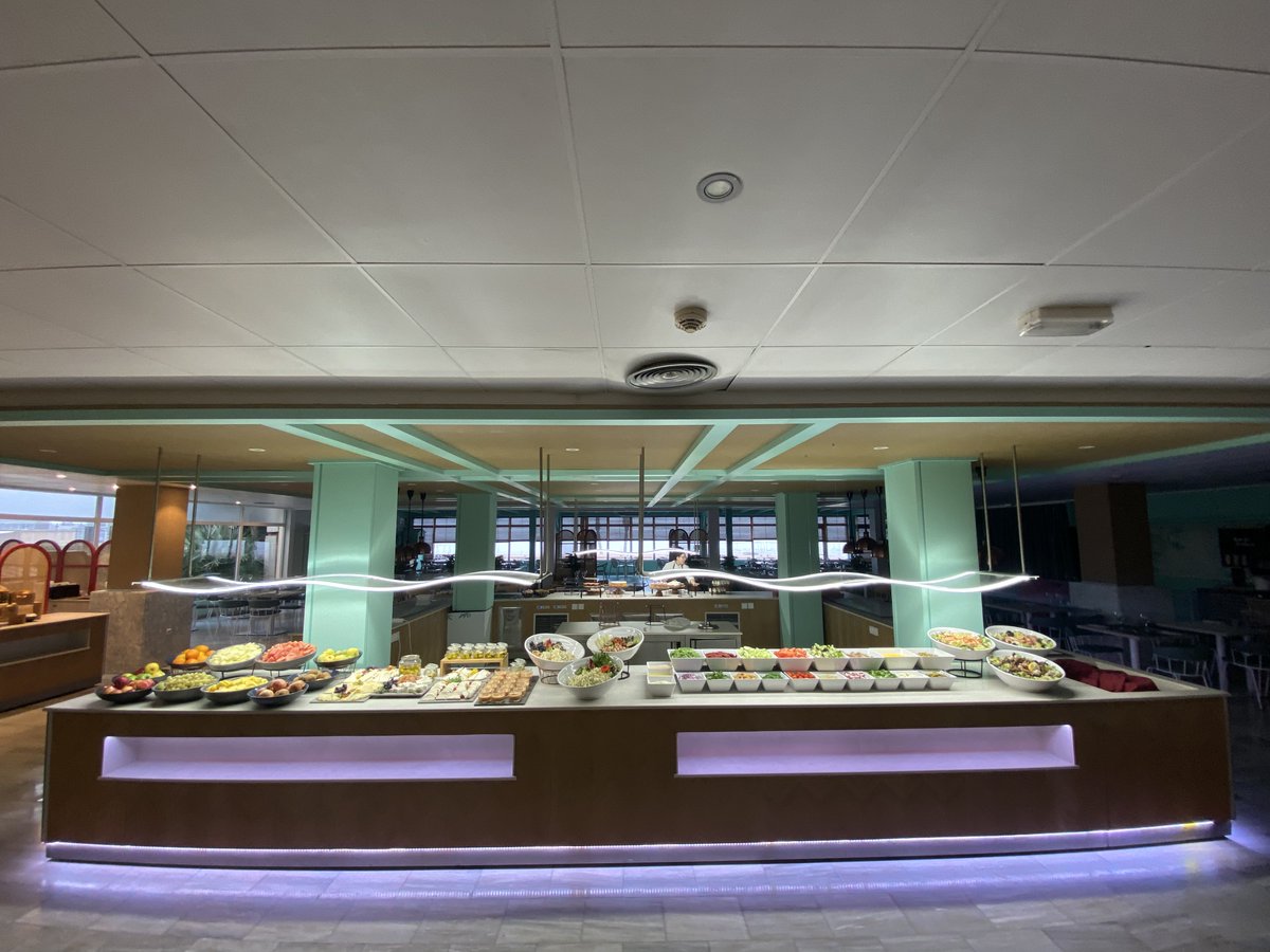 KingsBuffets's tweet image. Espectacular cambio de buffets en el emblemático Hotel Pez Espada de Torremolinos. kingsbuffets.com/espectacular-c…