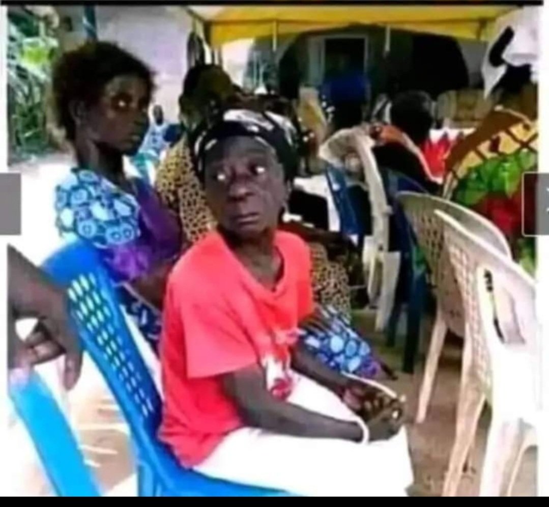 Amiiduly's tweet photo. Baada ya kuvumilia mkutano kwa masaa matano na kusikia mtu nyuma yako akisema chakula kimeisha 😱😭😡 https://t.co/liRddn8fqh
