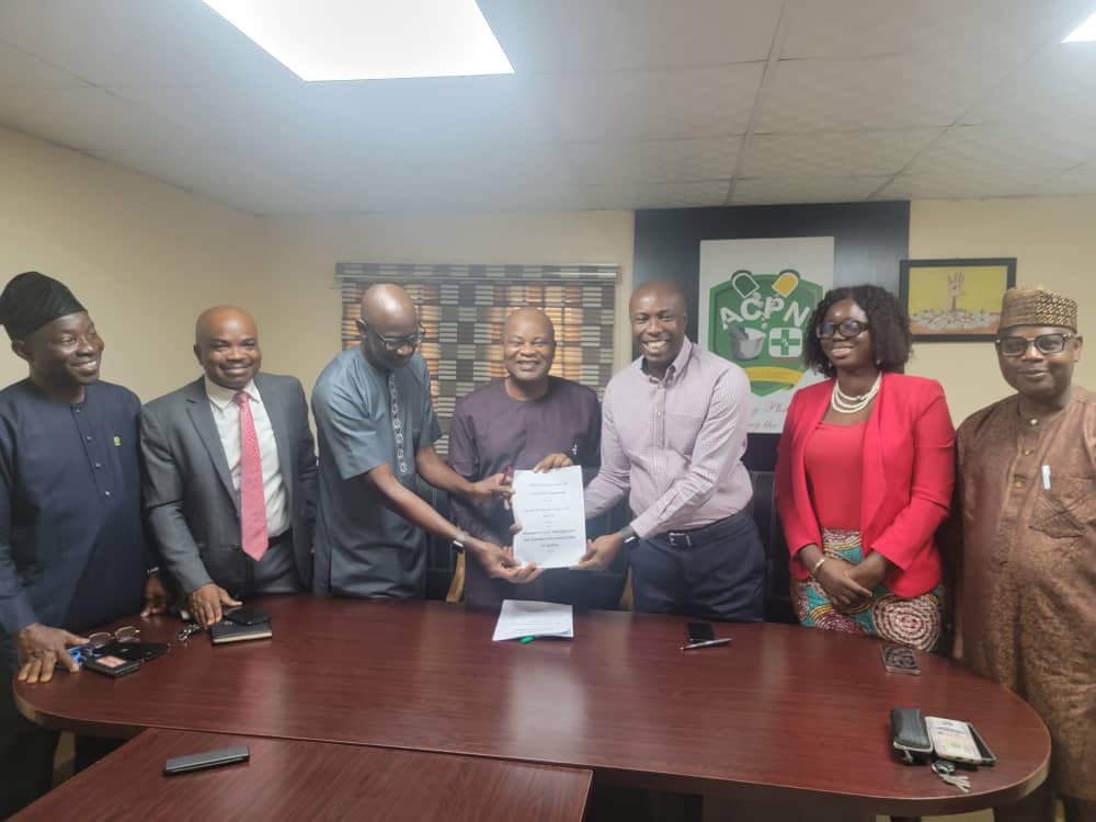 Pwdanigeria's tweet photo. ln our quest to ensure Pharma Supply Chain integrity, our humble association signed an MOU with P2P, a Pharma Supply Chain platform to mitigate skyrocketing prices of drugs, streamline drug distribution and enhance traceability of pharmaceutical products in Nigeria.
#PWDAN https://t.co/ulXaMCXx6f
