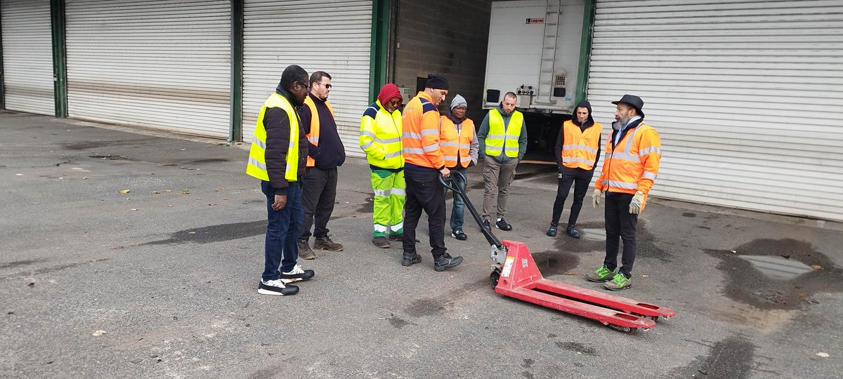 ourrysas's tweet photo. [👨‍🎓 CHEZ OURRY ON FORME]

Chez Ourry, nous nous engageons à fournir à nos salariés les outils et les connaissances nécessaires pour réussir dans leur domaine. Mi-novembre, nous avons organisé pas une mais quatre formations à destination de nos collaborateurs. https://t.co/EeduqfIaJT