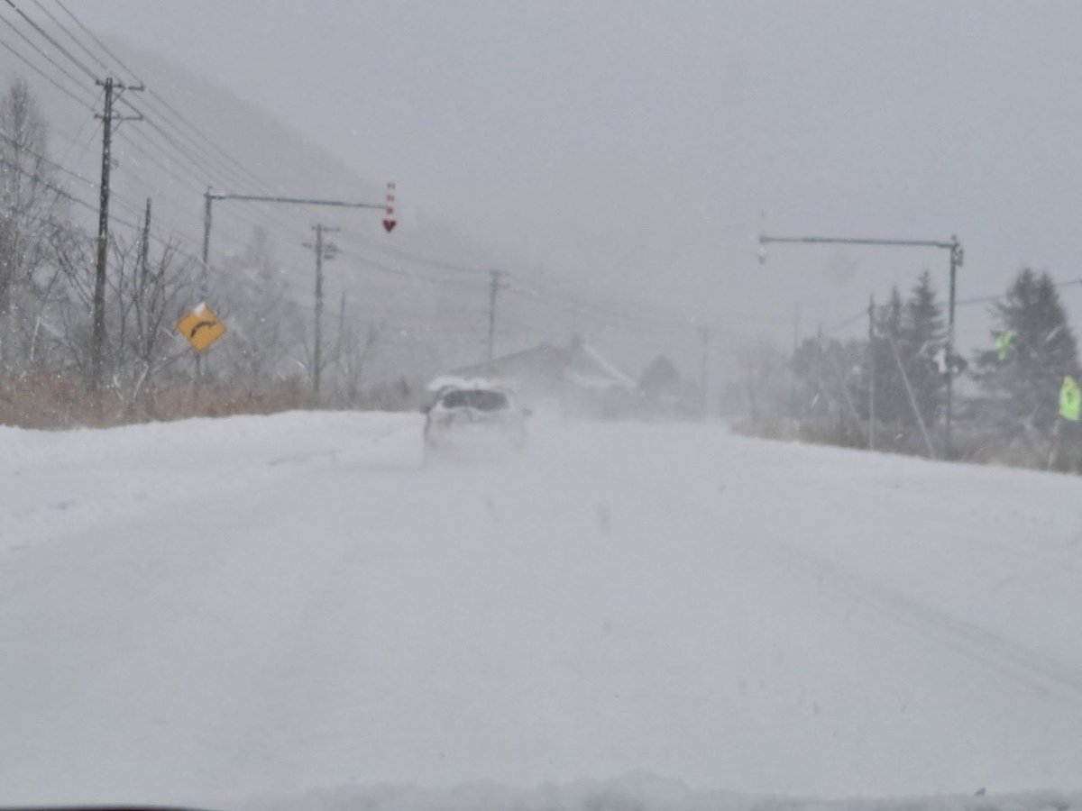 kooochas's tweet photo. 下道で3時間(183km)この雪で山道運転🚗³₃怖すぎて寿命が2.3日縮んだ気がするわ。 https://t.co/IZ6CBGYf7h