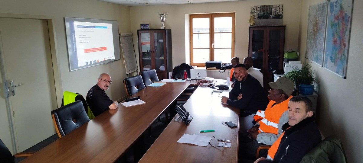 ourrysas's tweet photo. [👨‍🎓 CHEZ OURRY ON FORME]

Chez Ourry, nous nous engageons à fournir à nos salariés les outils et les connaissances nécessaires pour réussir dans leur domaine. Mi-novembre, nous avons organisé pas une mais quatre formations à destination de nos collaborateurs. https://t.co/EeduqfIaJT