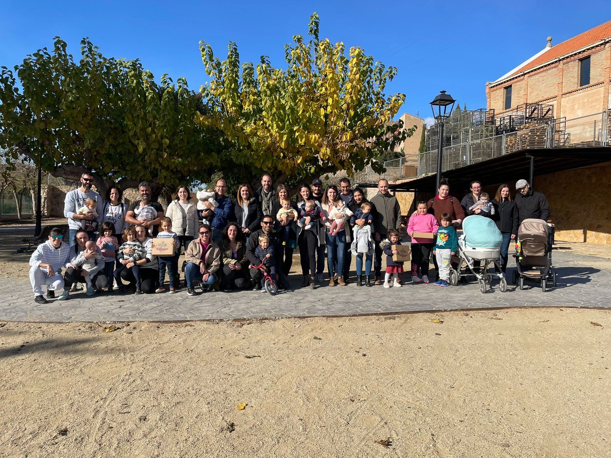 ajtlespluga's tweet photo. 🍼 Aquest diumenge es van entregar els lots de benvinguda a l'Espluga de Francolí a les famílies que han tingut un nadó durant aquest darrer any. Enhorabona a totes les famílies! https://t.co/C3NNFrWEaP