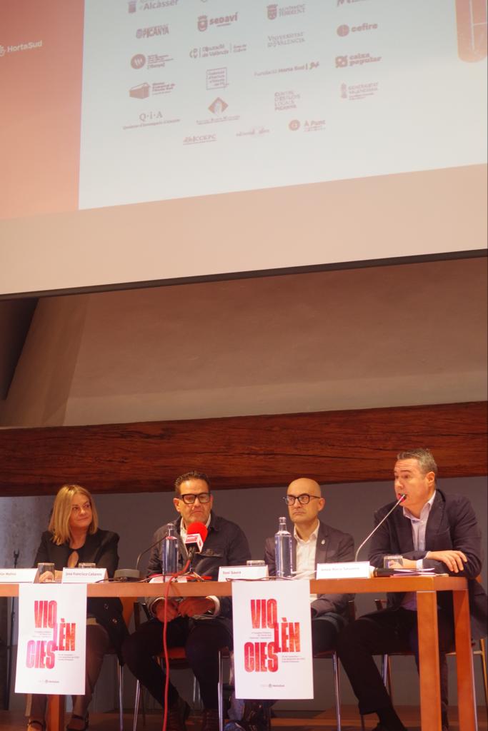 🗣️Per fi ha arribat la gran setmana del VI Congrés d'Història de l'Horta Sud😍! Encetem el dilluns amb la nota de premsa de la seua presentació, d'aquest passat dijous al castell d'Alaquàs 🏰. Ja estem impacients per a que arribe el dijous 😊
alaquas.org/noticia/21624/…