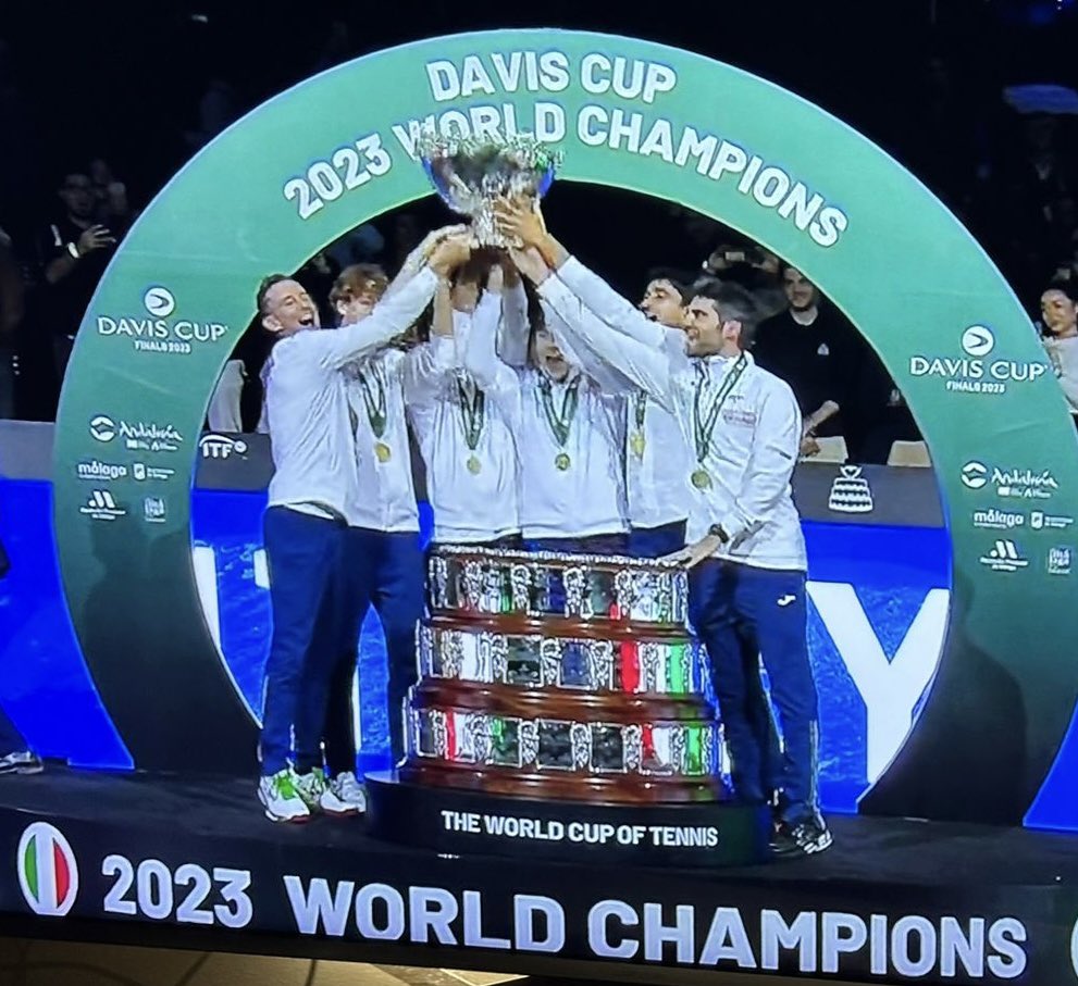 FongaMarcello's tweet photo. #DavisCup #campionidelmondo #CoppaDavis2023 #italia #federtennis 💙🏆🇮🇹 https://t.co/j3nnPFZJ5x
