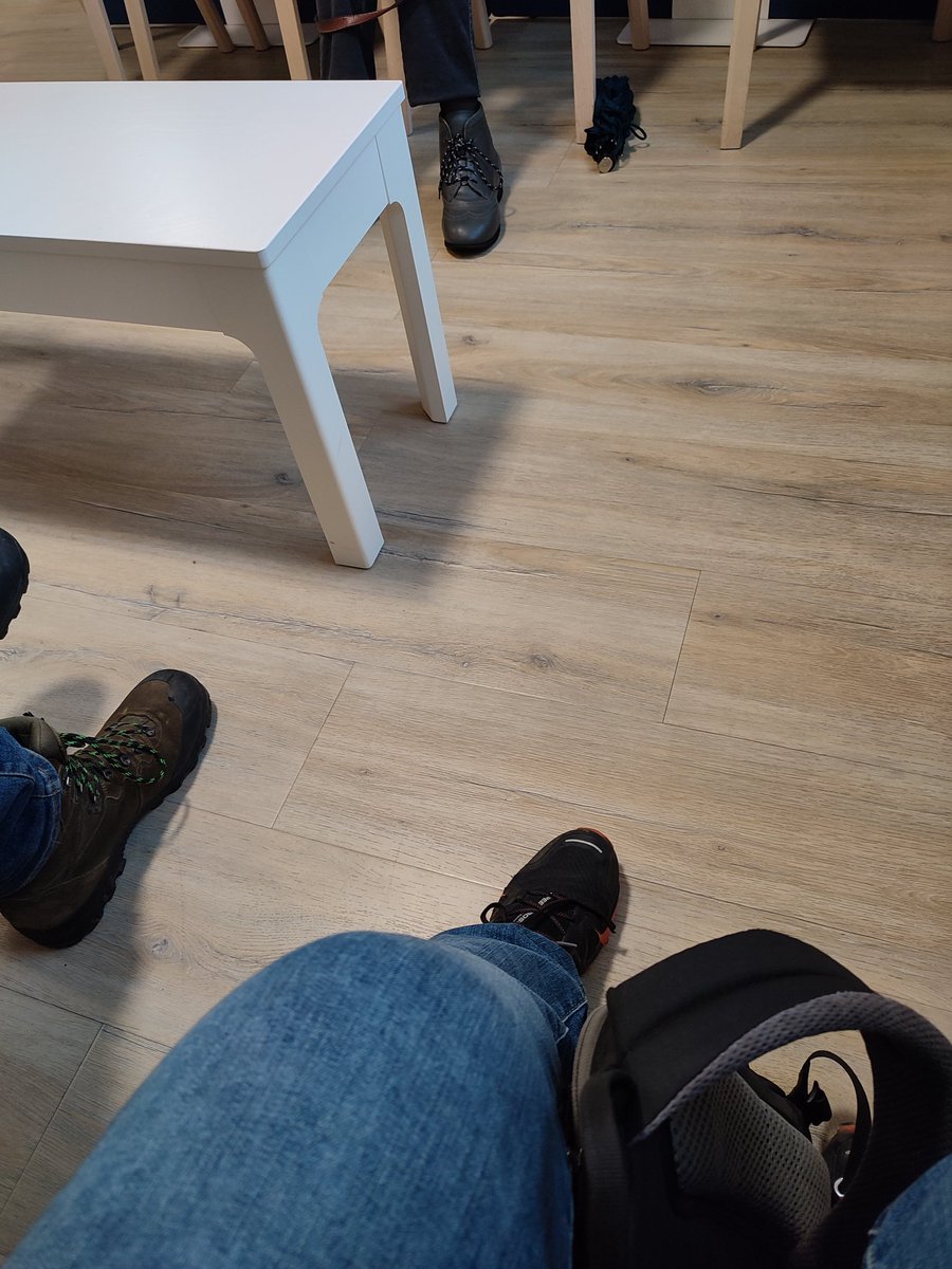 einhorn_iris's tweet photo. #Wartezimmer mit Maske alles #hustet und #schnieft , aber keiner mit #Maske ....da sind die Asiaten wirklich rücksichtsvoller.... https://t.co/NJ5D7ryPDX