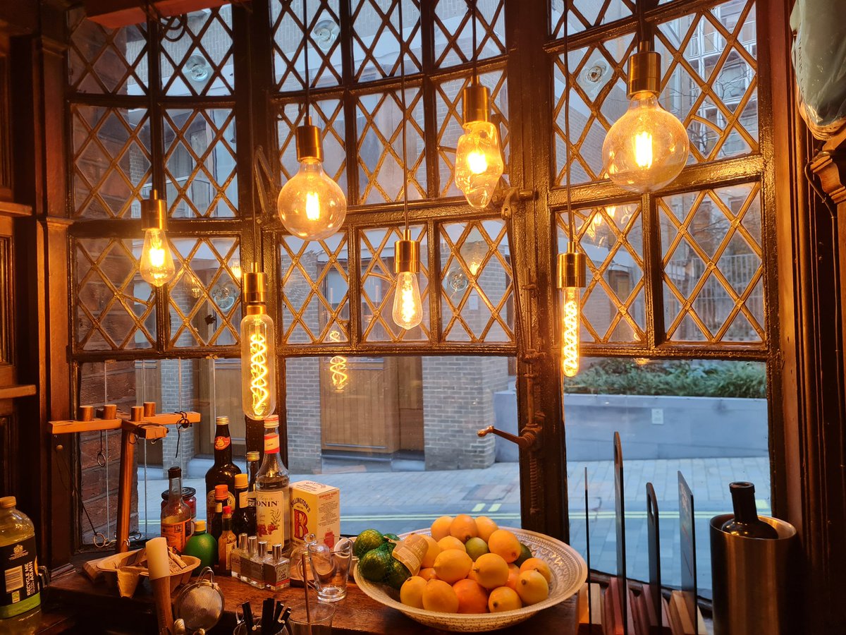 VinnieSull1van's tweet photo. Absolutely adore the 'Cheshire Cheese'
@ cheshirecheeselondon (Instagram) @Full_3nglish
Cheshire Cheese, 5 Little Essex St, #Temple, #London #WC2R ๐ป @Britains___Pubs ๐ฅ https://t.co/rbZEAwtazy